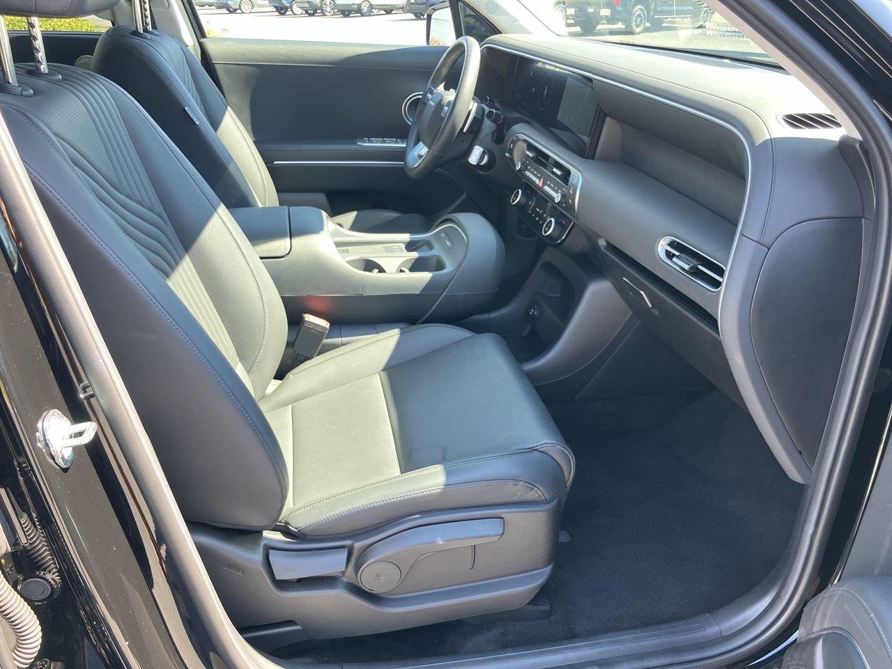 Used 2026 Black (Abyss Black Pearl) Hyundai SEL 7-Passenger image 35