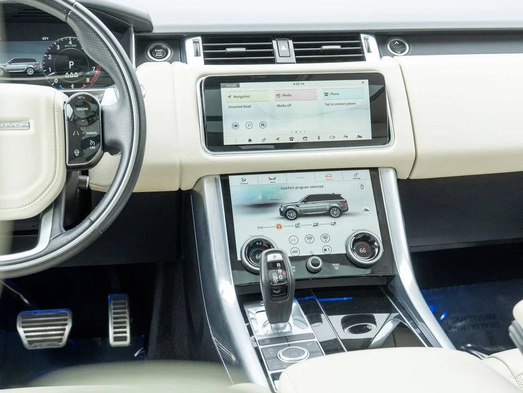 Used 2022 White Land Rover HSE Silver Edition image 21