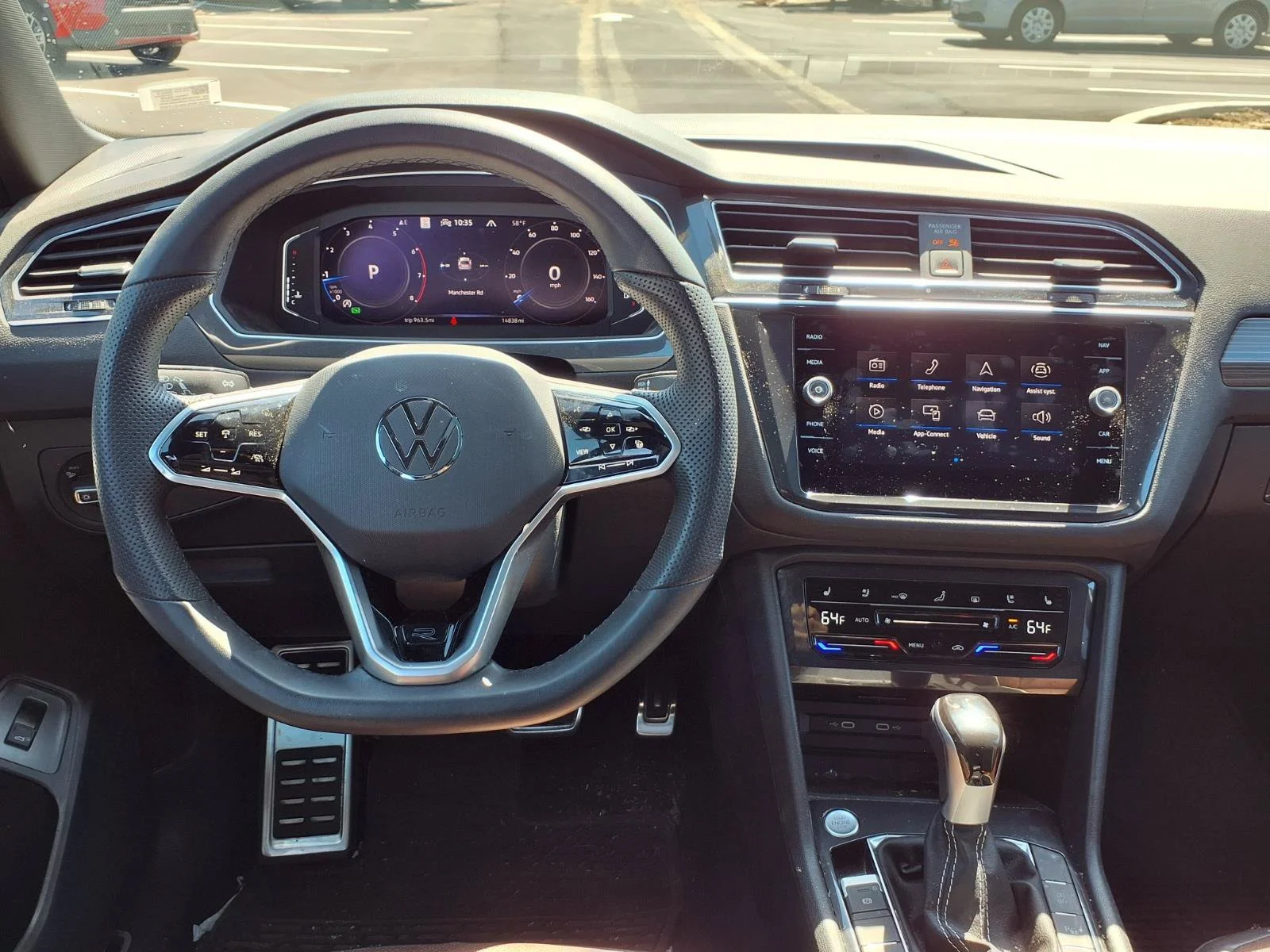 Used 2024  Volkswagen SEL R-Line image 5