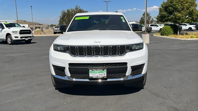 New 2026 Bright White Clear-Coat Exterior Paint Jeep Laredo image 8