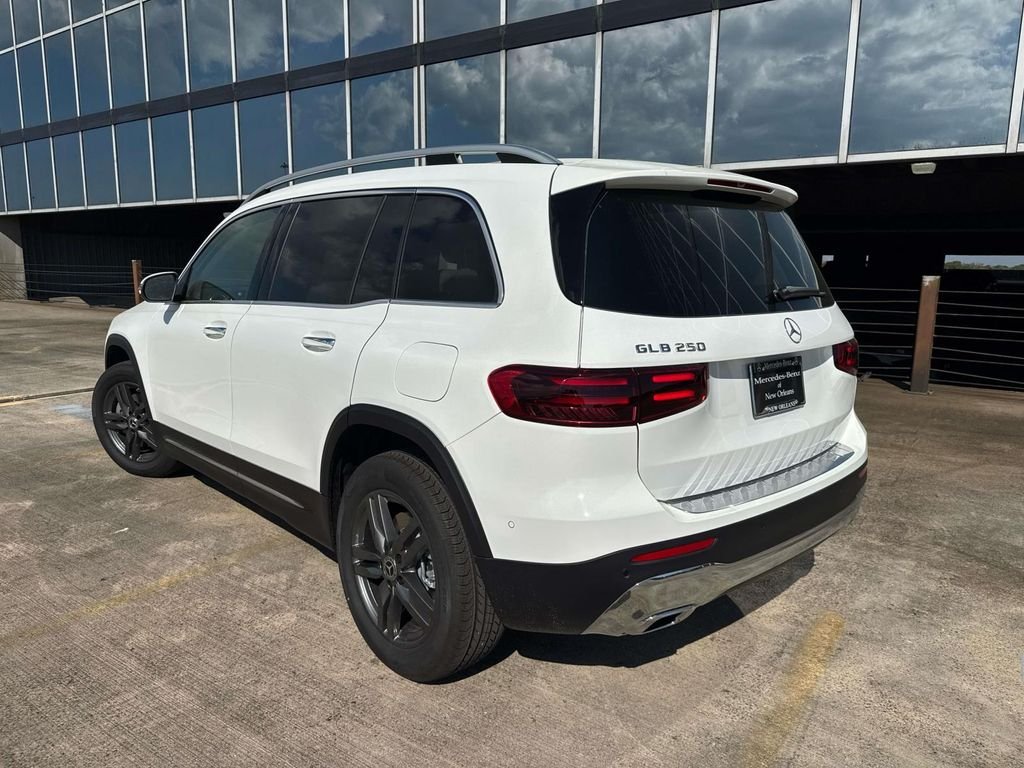 New 2026 Polar White Mercedes-Benz GLB 250 image 3