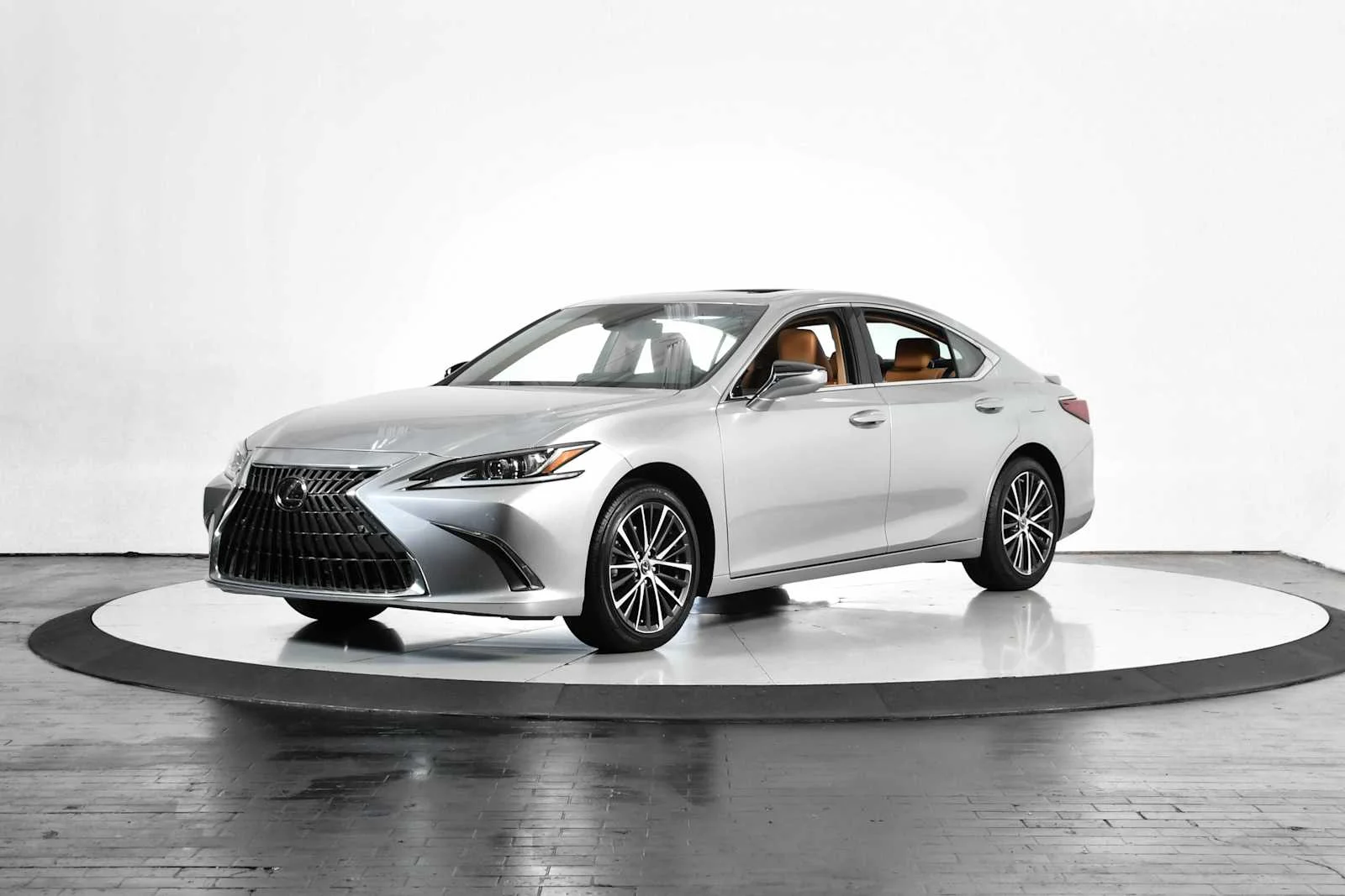 2025 Lexus ES 300h 300h's photo