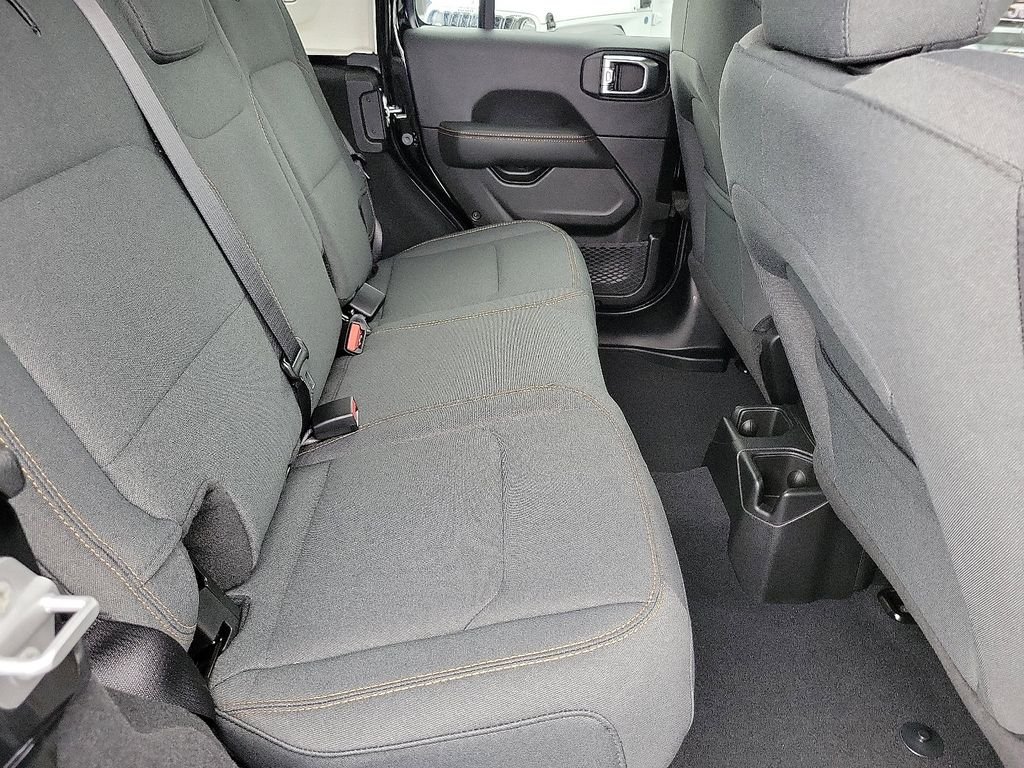 2025 Jeep Wrangler 4-Door Sahara - Photo 16