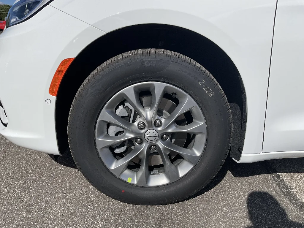 New 2026 Bright White Clear-Coat Exterior Paint Chrysler Select AWD image 14