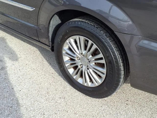 Used 2015 Gray Chrysler Touring-L image 24