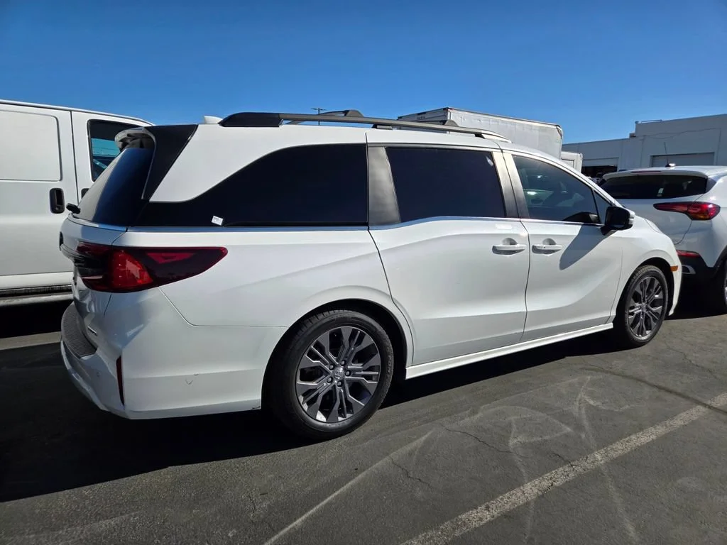 Used 2025 White Honda Touring image 2