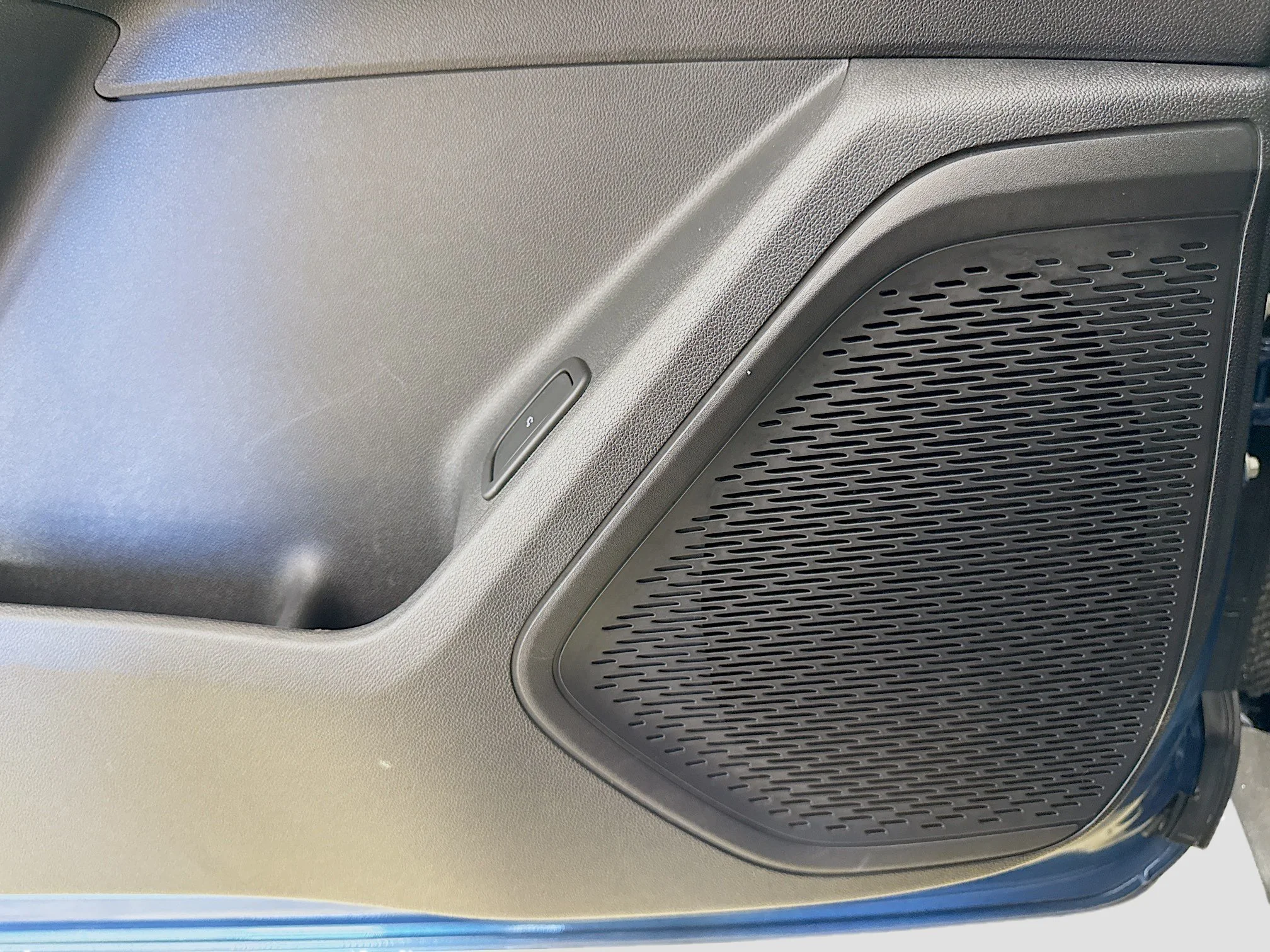 Used 2025 Lakeshore Blue Metallic Chevrolet LT image 21
