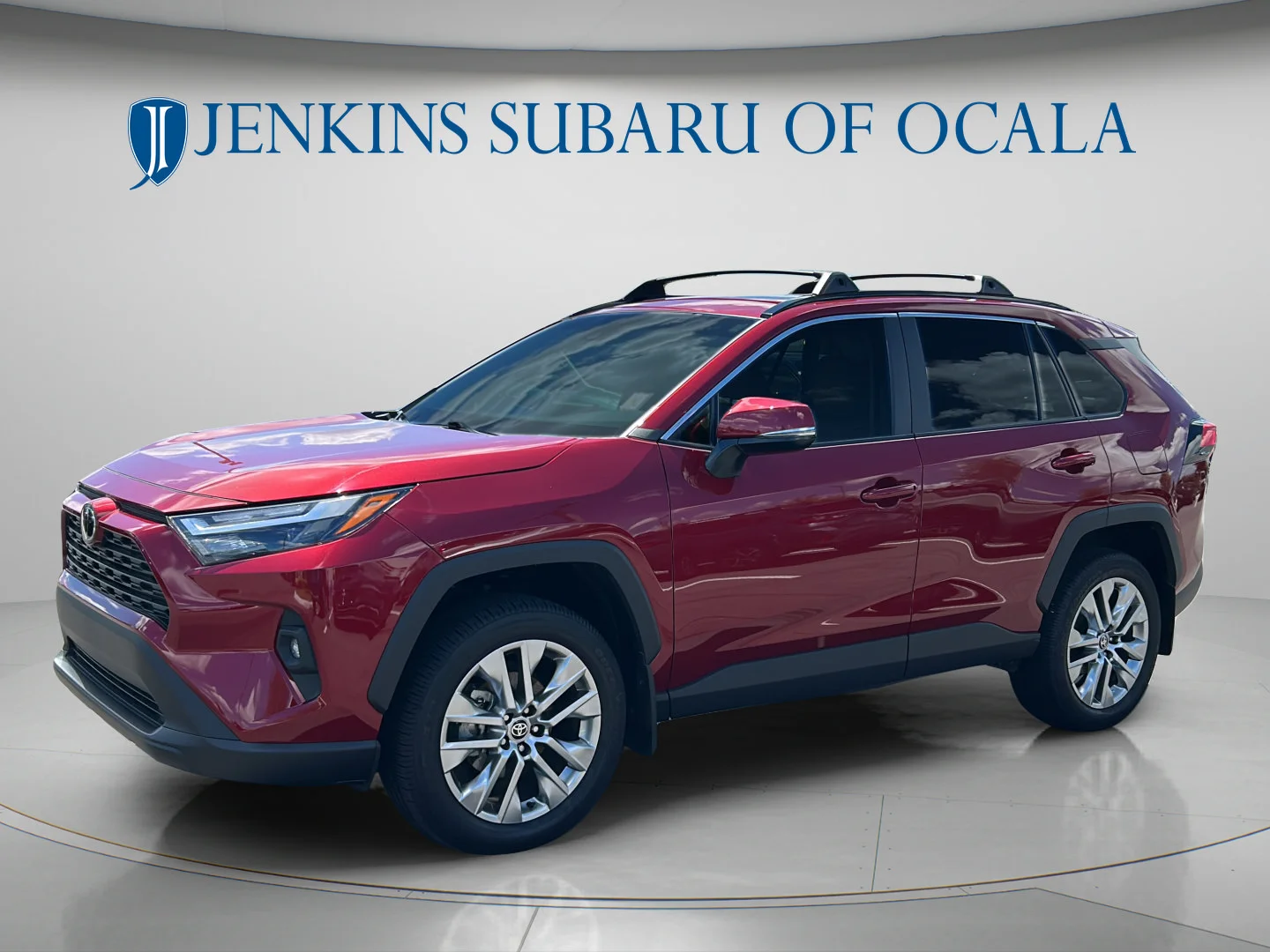 Used 2025 Pearl Toyota XLE Premium image 3