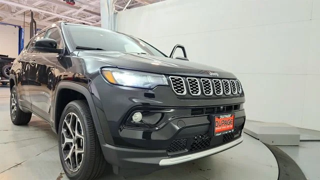New 2026 Diamond Black Crystal Pearl-Coat Exterior Paint Jeep Limited image 26
