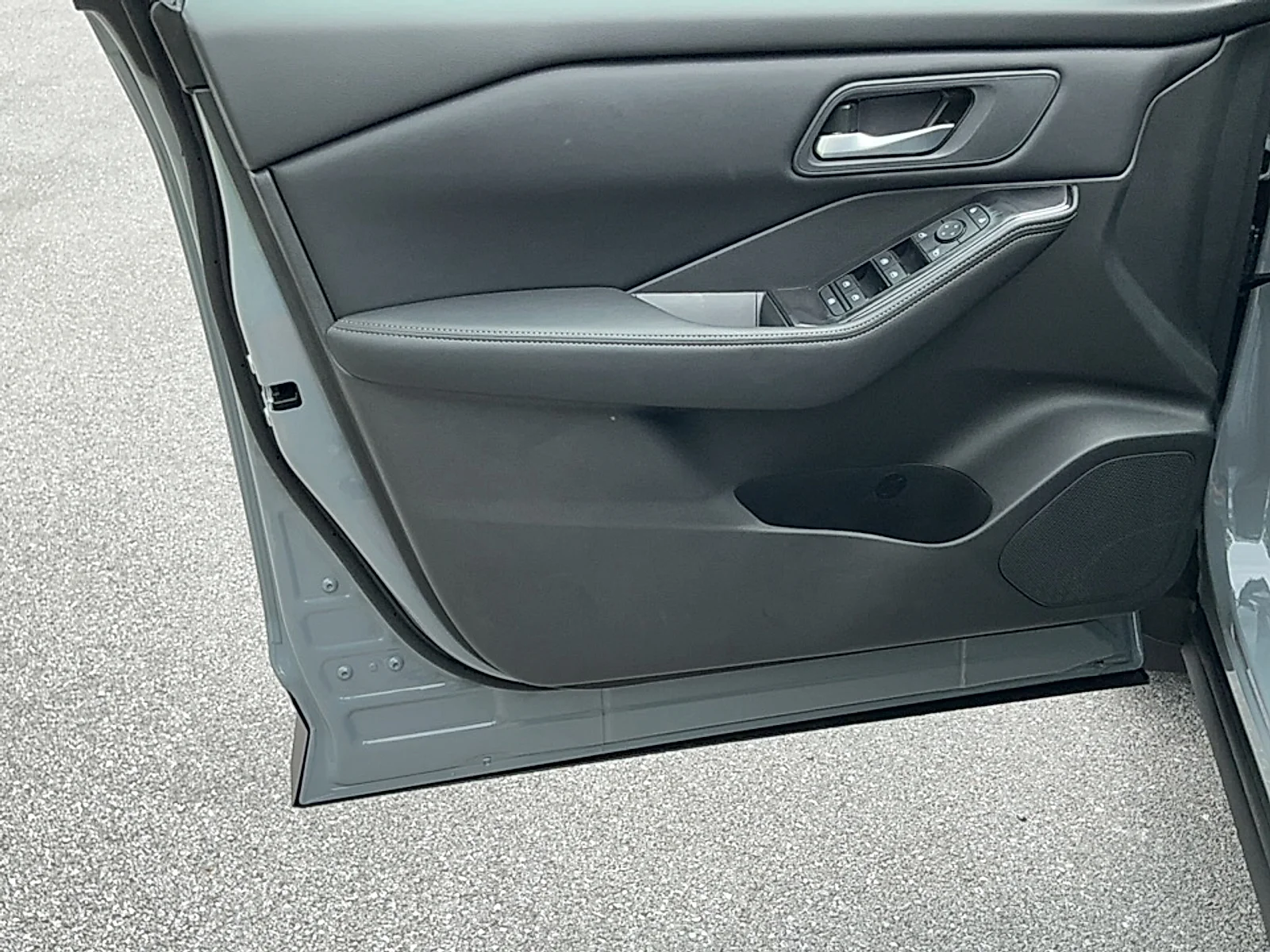 New 2026 Boulder Gray Pearl Nissan SV image 6