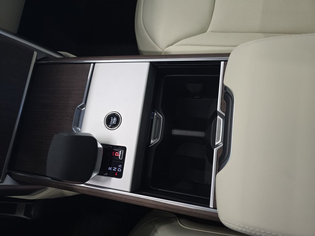 New 2026 Carpathian Grey Land Rover SE image 18