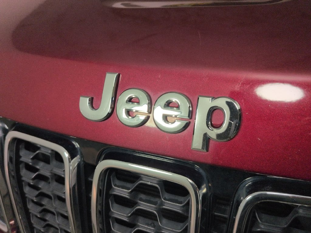 Used 2018 Red Jeep Laredo E image 15