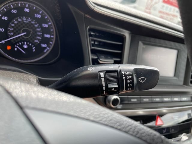 Used 2020 Phantom Black Hyundai SE image 21