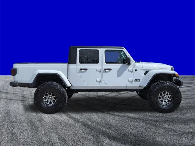 Used 2022 White Jeep Sport image 3