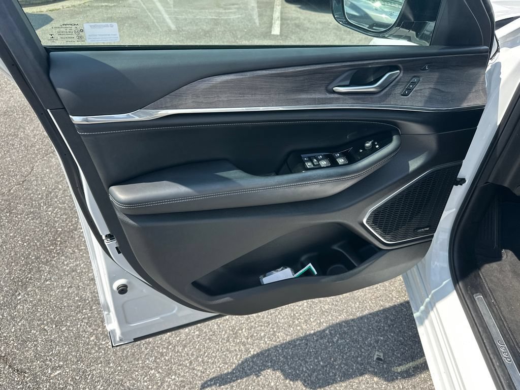 2023 Jeep Grand Cherokee Overland - Photo 10
