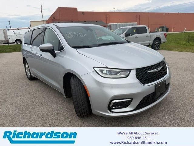 2023 Chrysler Pacifica Touring L's photo