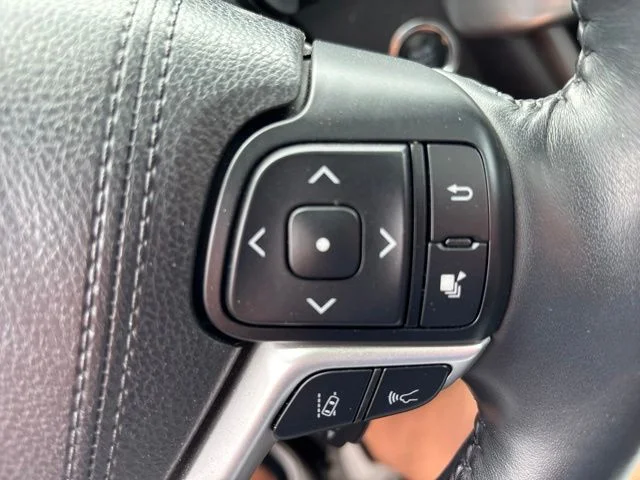 Used 2018 Blizzard Pearl Toyota Limited image 19