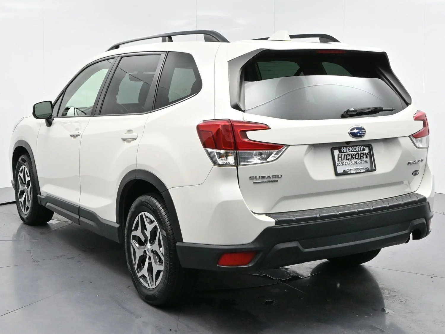 Used 2021 Crystal White Pearl Subaru Premium image 5