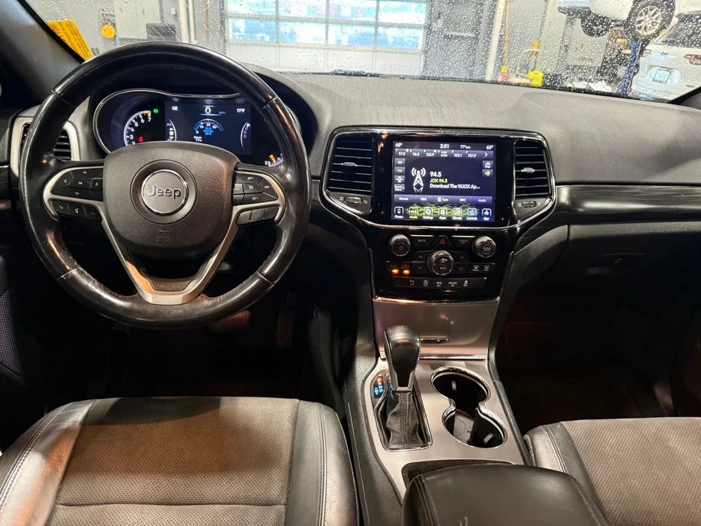 Used 2020 Gray Jeep Altitude image 7