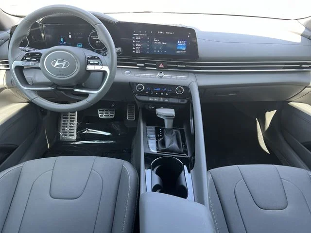Used 2025 Blue Hyundai SEL Sport image 17