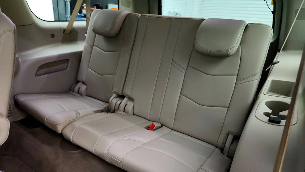 Used 2018 Crystal White Tricoat Cadillac 4WD 4dr Premium Luxury image 23