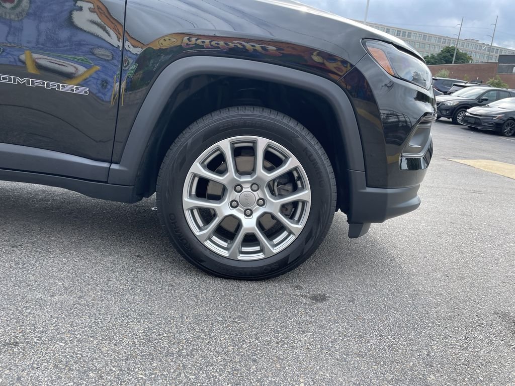 Used 2023 Black Jeep Latitude Lux image 11