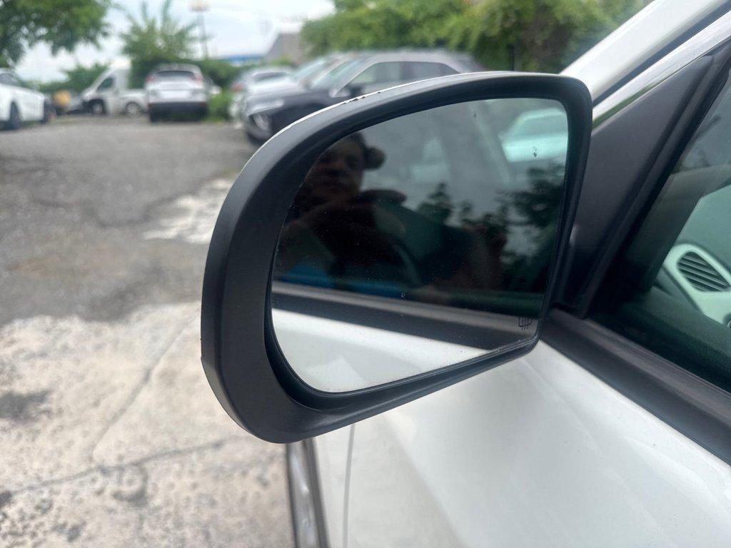Used 2020 White Jeep Latitude image 27