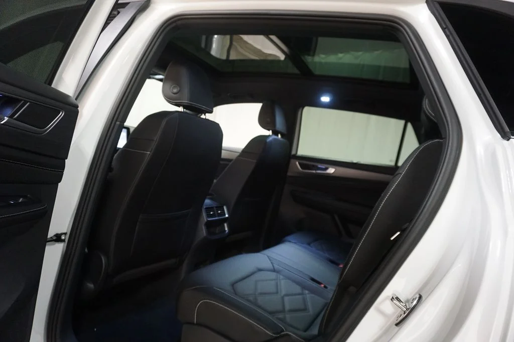 New 2026 Opal White Volkswagen 2.0T SE w/Technology image 29