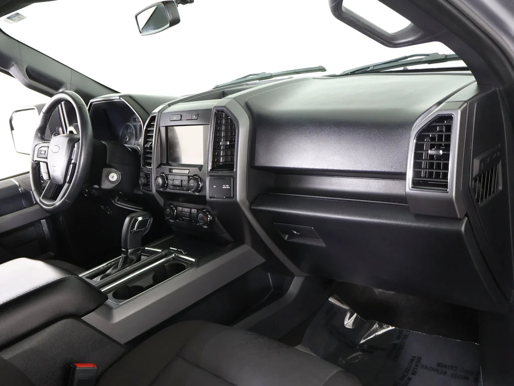 Used 2020 Silver Ford XLT image 25