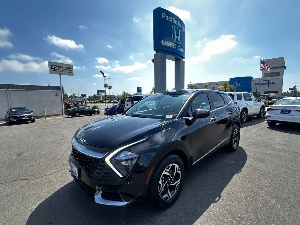 Used 2023 Black Kia LX image 2