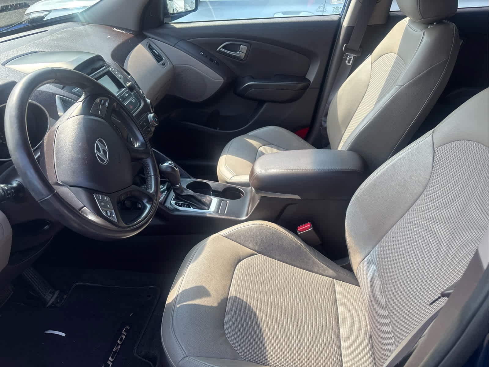 Used 2015 Laguna Blue Mica Hyundai SE image 8