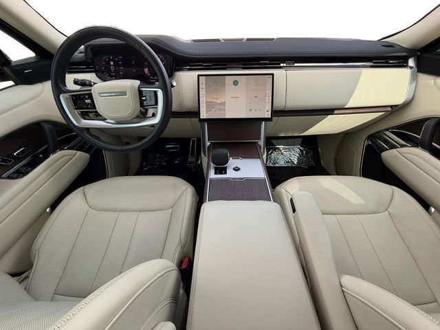 Used 2024 Blue Land Rover SE image 12