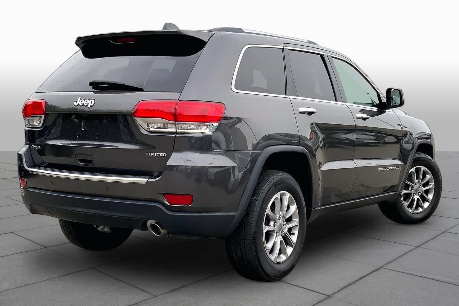 Used 2016 Granite Crystal Metallic Clearcoat Jeep Limited image 13