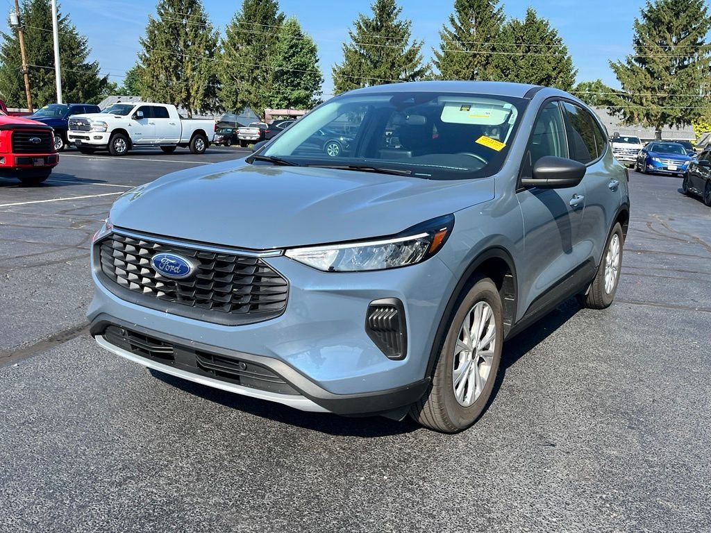 Used 2025 Vapor Blue Ford Active image 8