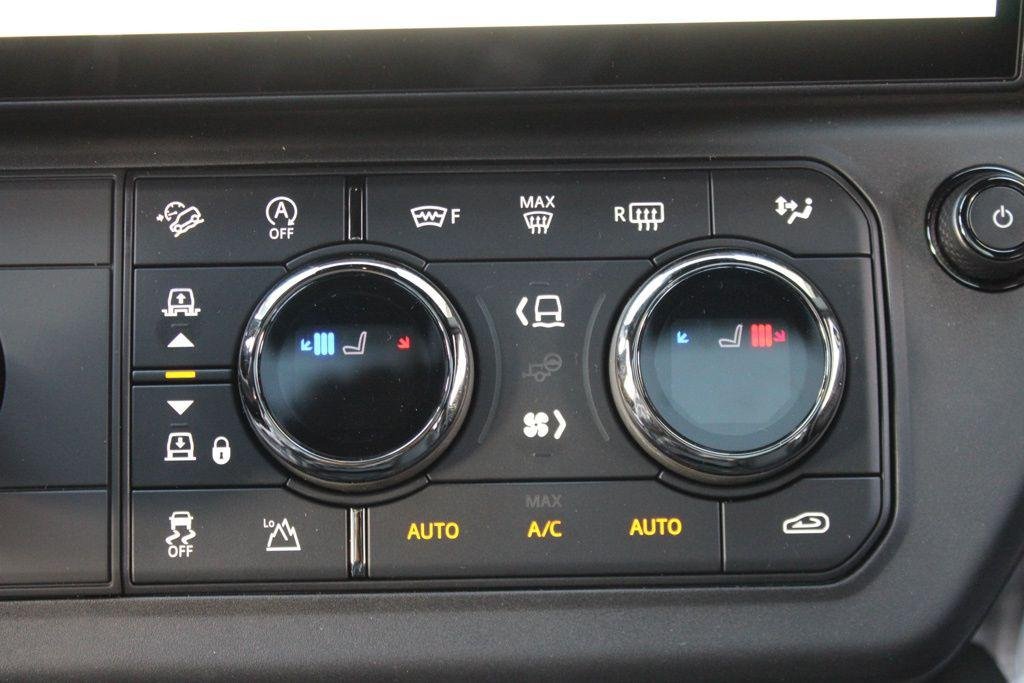 2026 Land Rover Defender OCTA - Photo 47