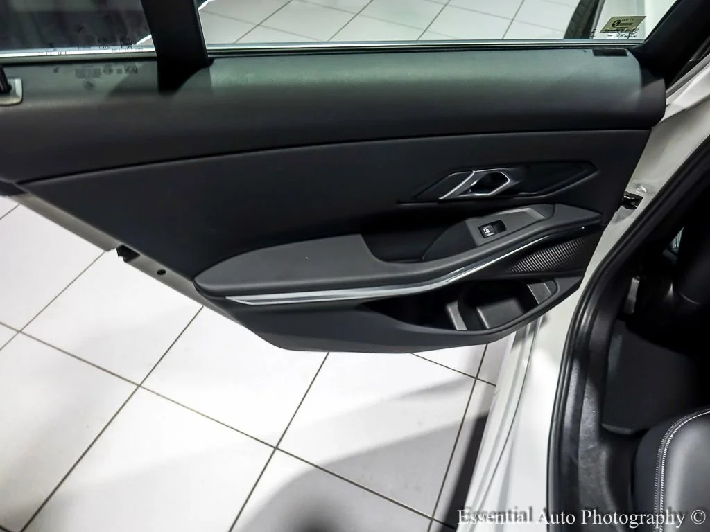 2025 BMW 3 Series 330i - Photo 28
