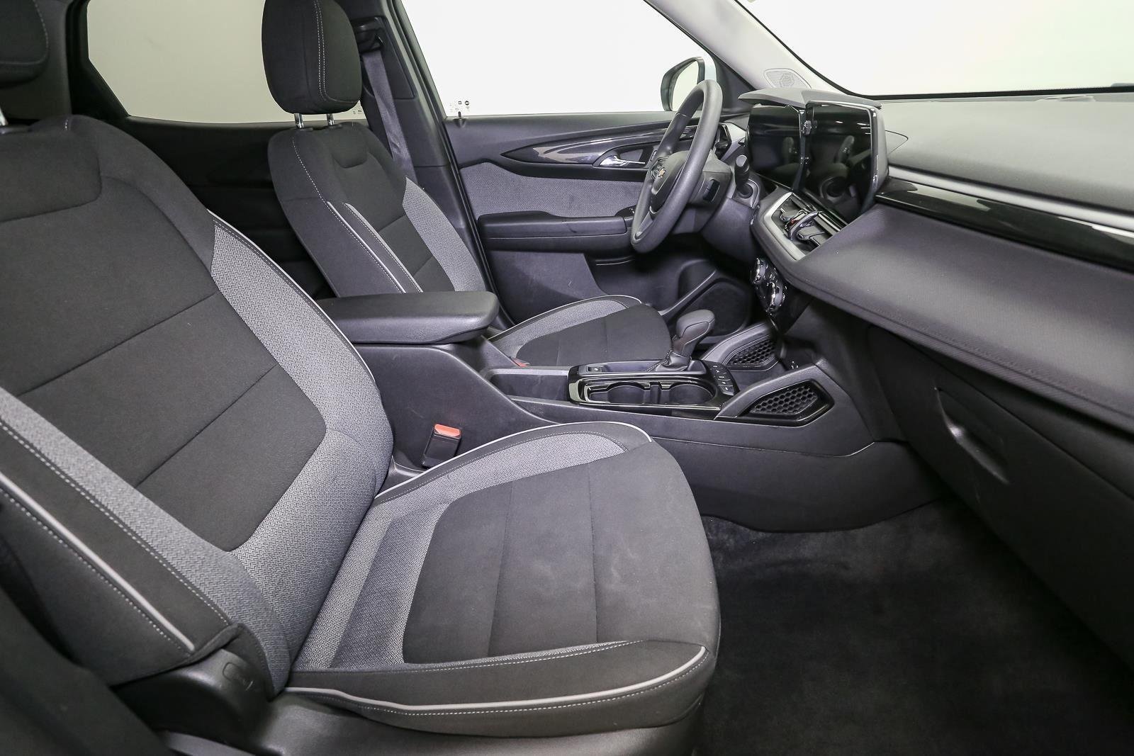 Used 2024 Summit White Chevrolet LT image 16