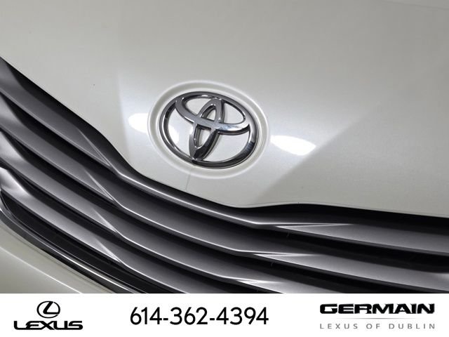 Used 2017 White Toyota XLE image 12