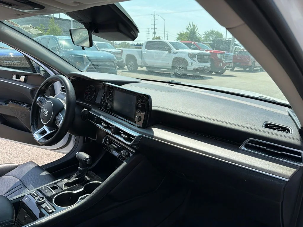 Used 2021 White Kia EX image 28