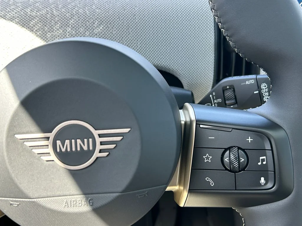 New 2026 Midnight Black II Metallic MINI Iconic image 20