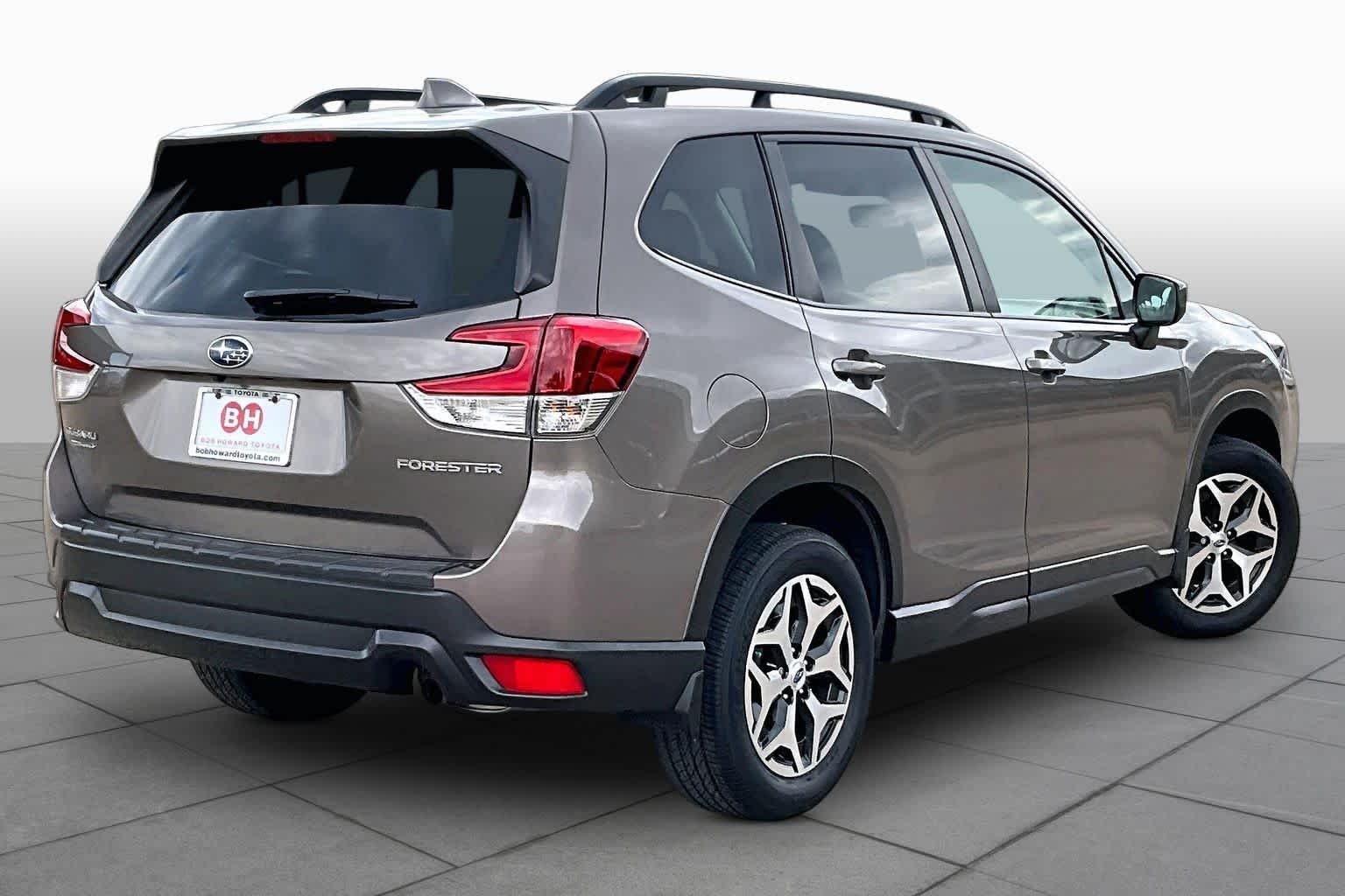 Used 2023 Brilliant Bronze Metallic Subaru Premium image 13