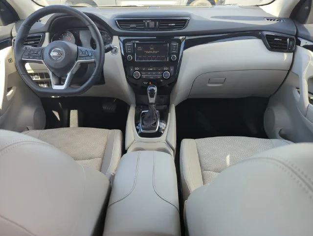Used 2022 White Nissan SV image 23