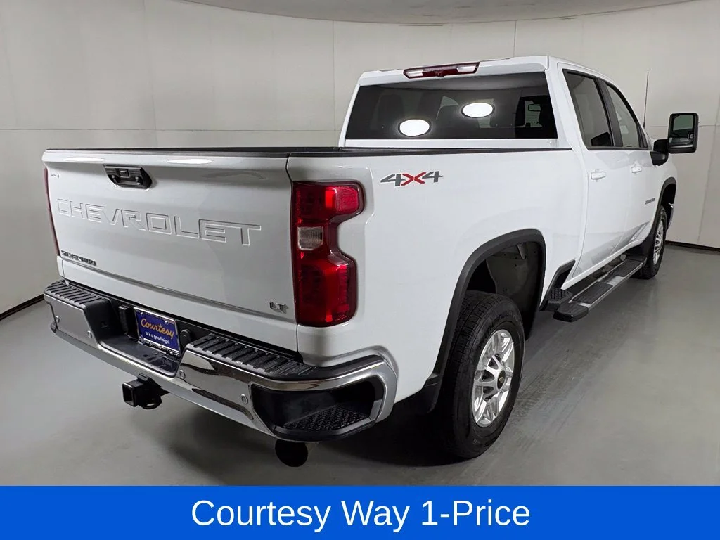 Used 2025 Summit White Chevrolet LT image 11
