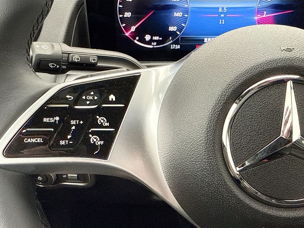 New 2026 Mountain Grey Metallic Mercedes-Benz GLB 250 image 11