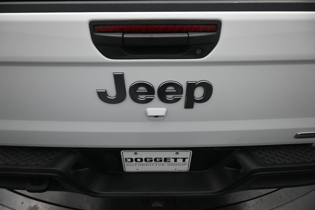 Used 2023 White Jeep Overland image 14