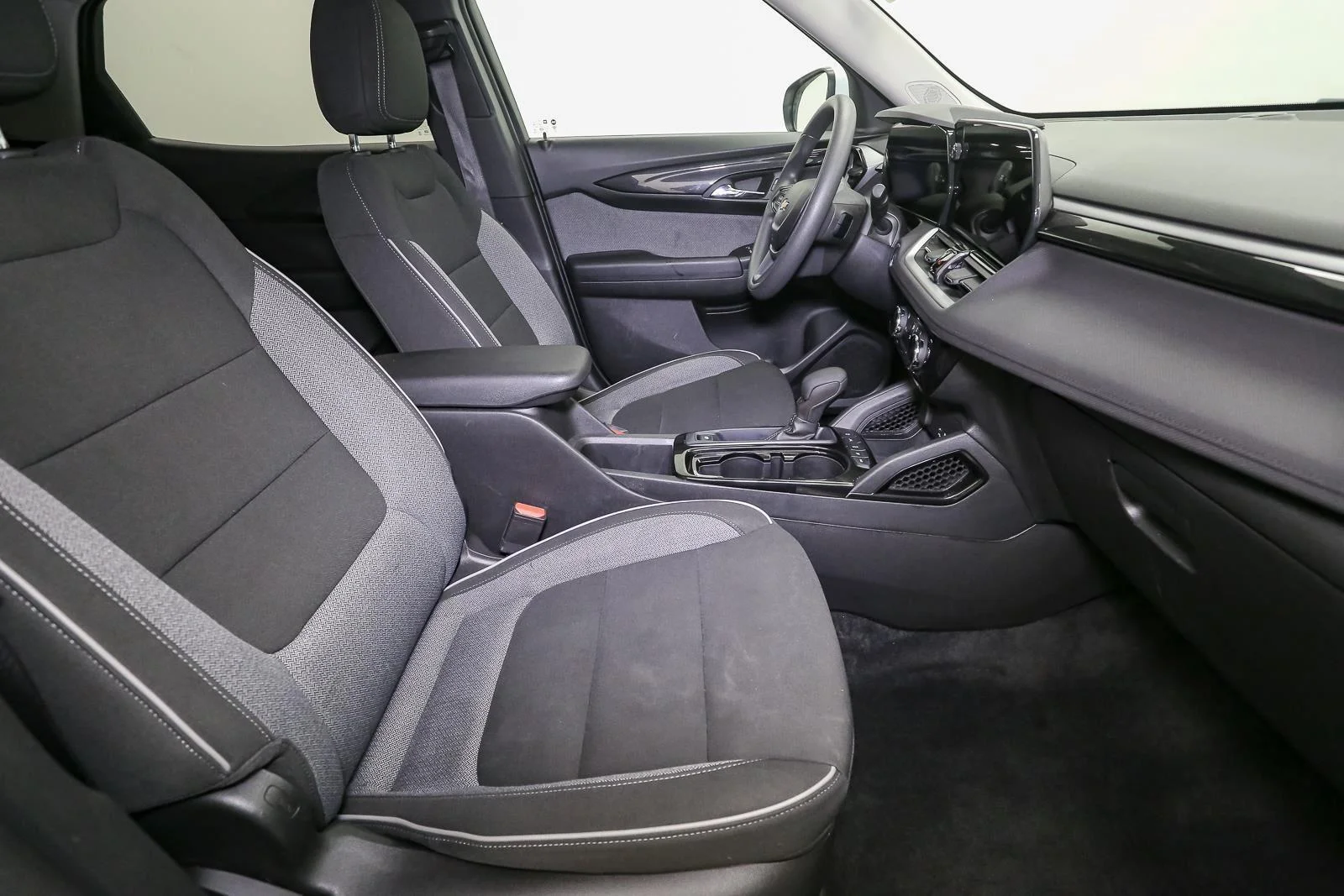 Used 2024 Summit White Chevrolet LT image 16