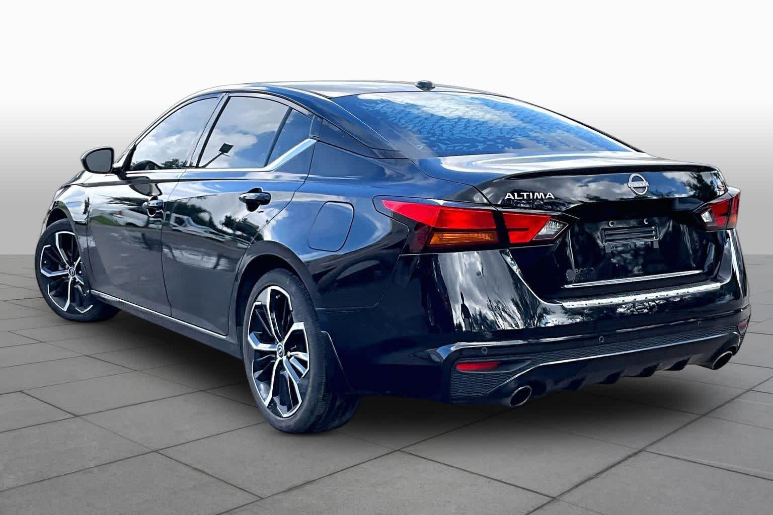 Used 2023 Super Black Nissan 2.5 SR image 11