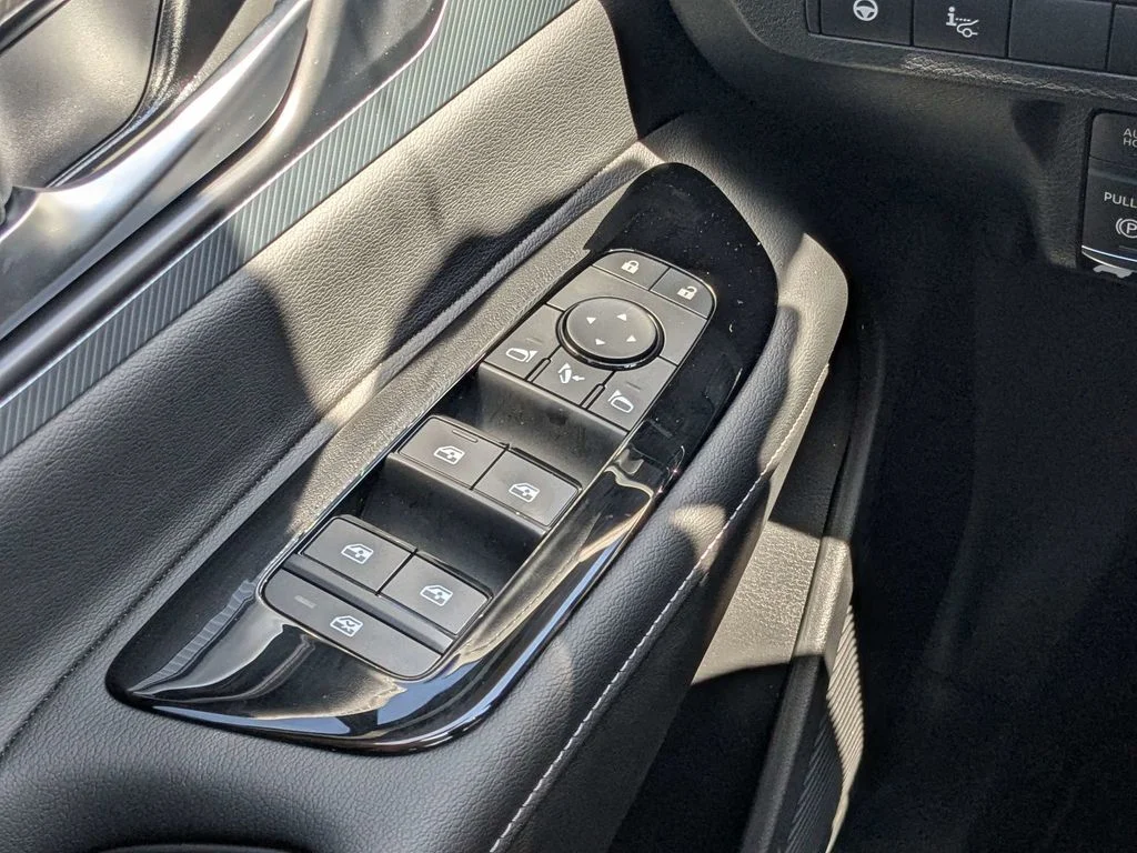 New 2026 White Nissan Platinum image 21