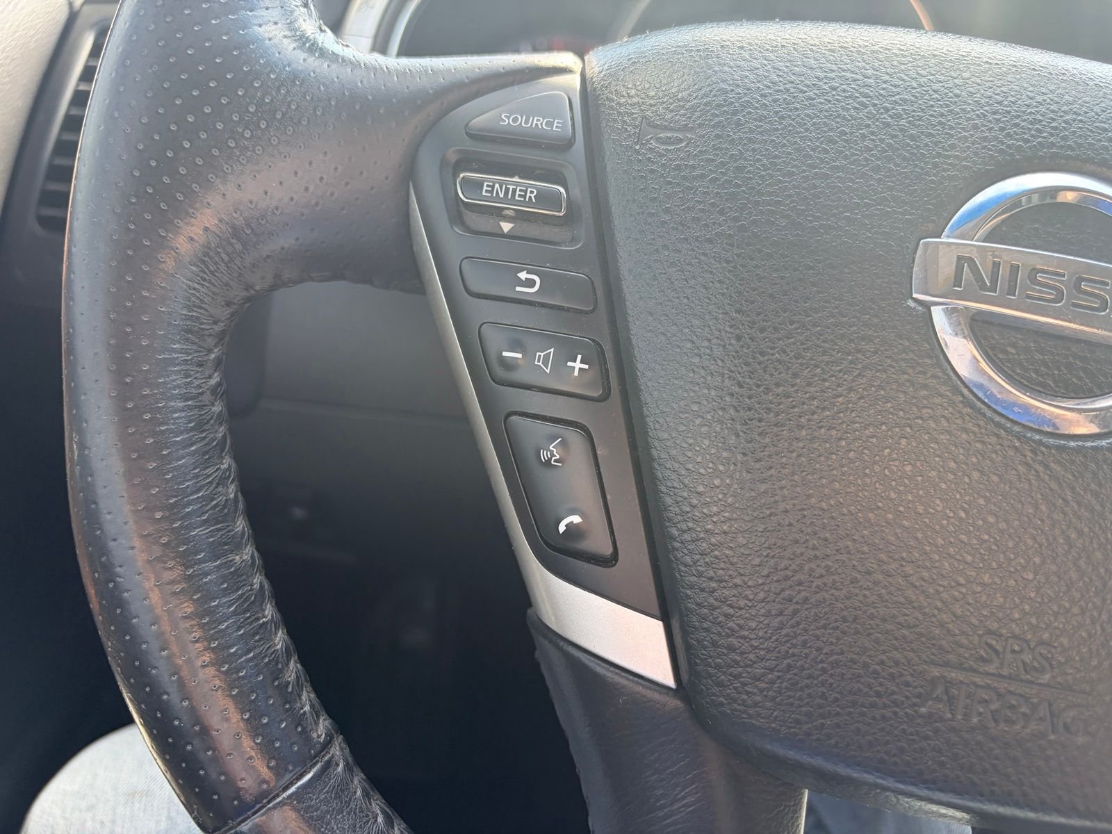 Used 2011 Black Nissan LE image 17