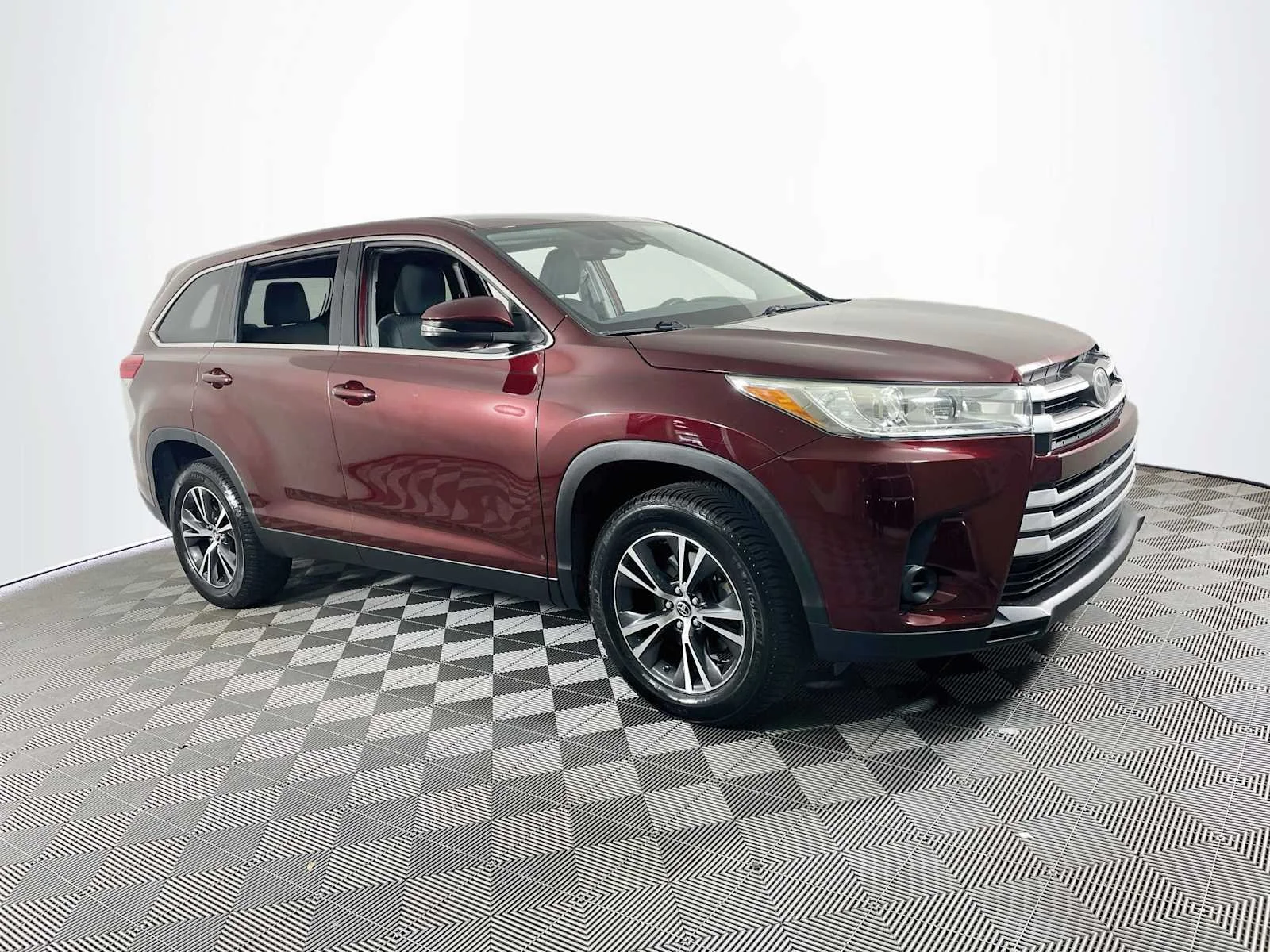 Used 2019 Ooh La La Rouge Mica Toyota LE image 3